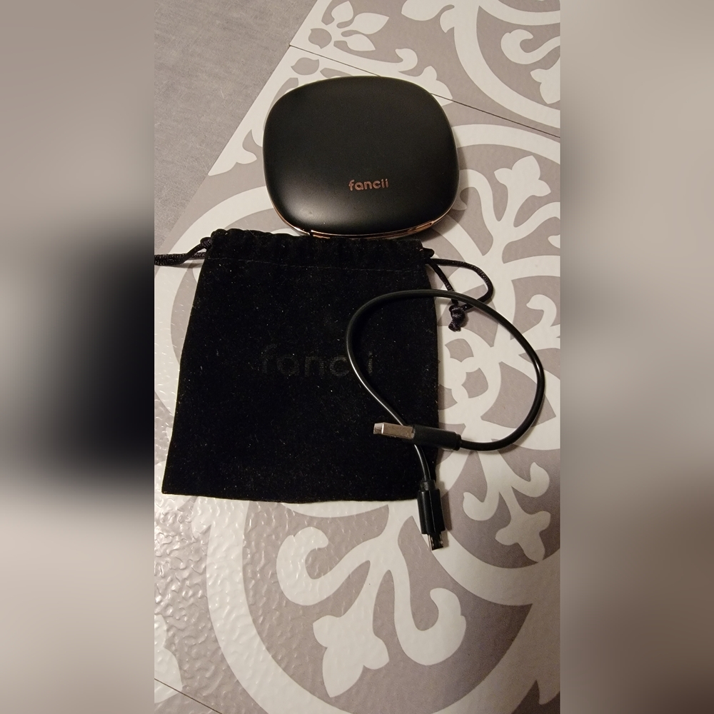 Fancii Mile rechargeable compact mirror